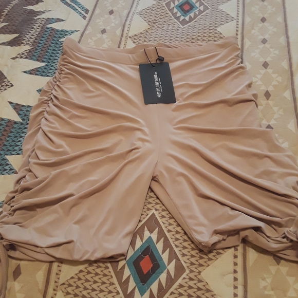 PrettyLittleThing Pants - Pretty little things rouched shorts